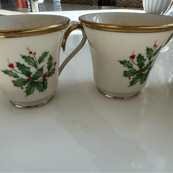Lenox Holiday China Cups Holly/Berry
Gold Band USA Set of four - Picture 2 of 5